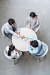 《暗喻幻想》“攻略版”2026年推出 附赠数字攻略指南